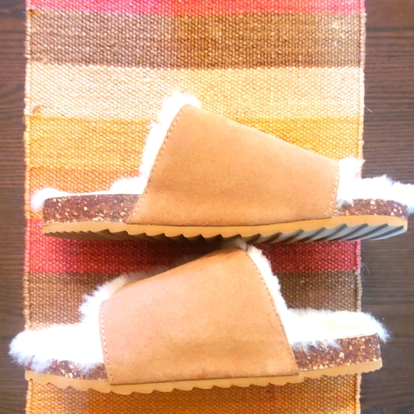 Eddie Bauer unisex adjustable suede lambswool slippers - Picture 2 of 4